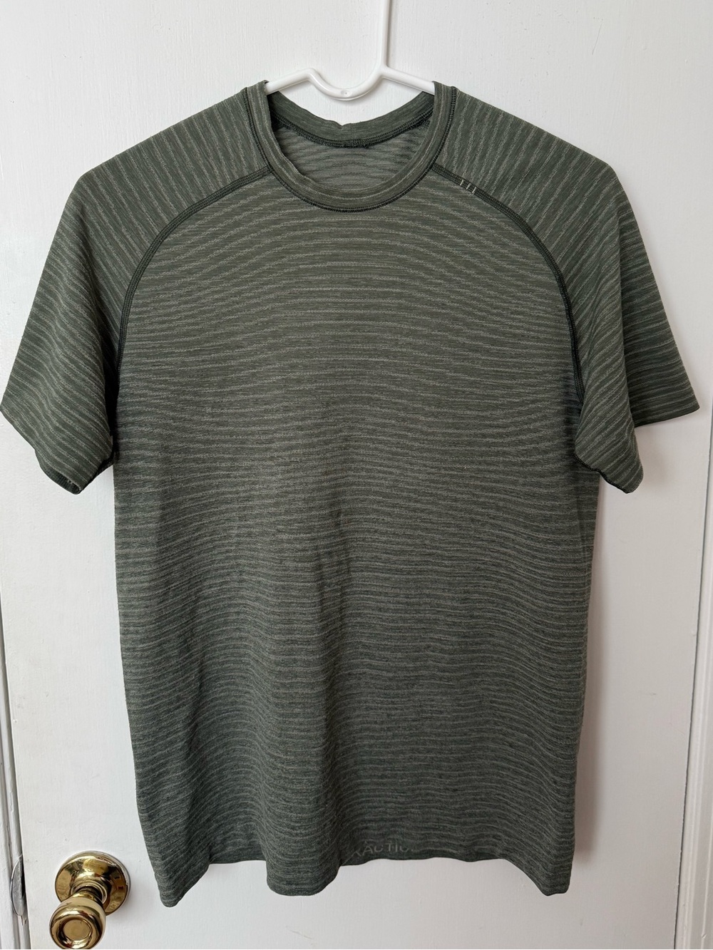 Lululemon Men’s Metal Vent Tech Tee Size Small in Olive Green